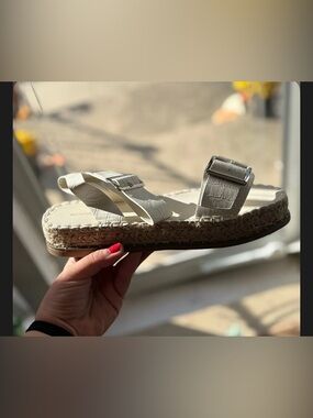 9w White Croc Buckle Ankle Strap Platform Sandal- Pretty Little Thing- msrp $99